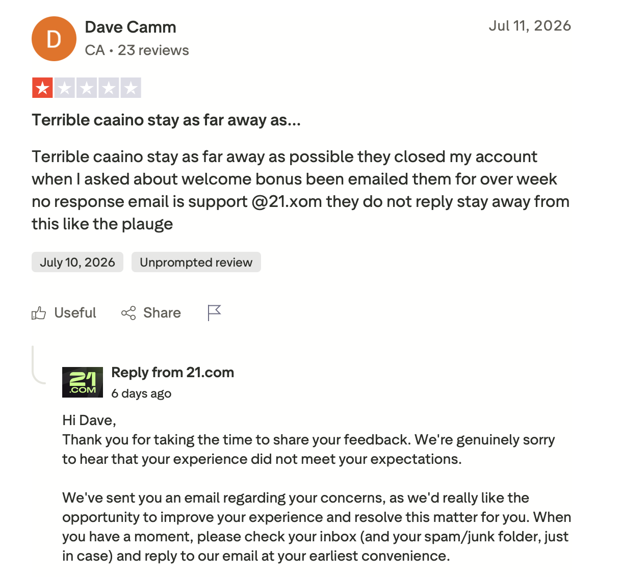 Kritik an der Support-Erreichbarkeit Negative Trustpilot-Bewertung über Support-Erreichbarkeit per E-Mail mit Antwort von 21.com